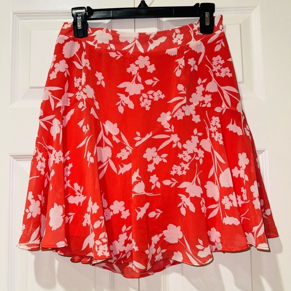 Sugar & Lips bright red and white floral lined mini Skirt. Size Medium. EUC